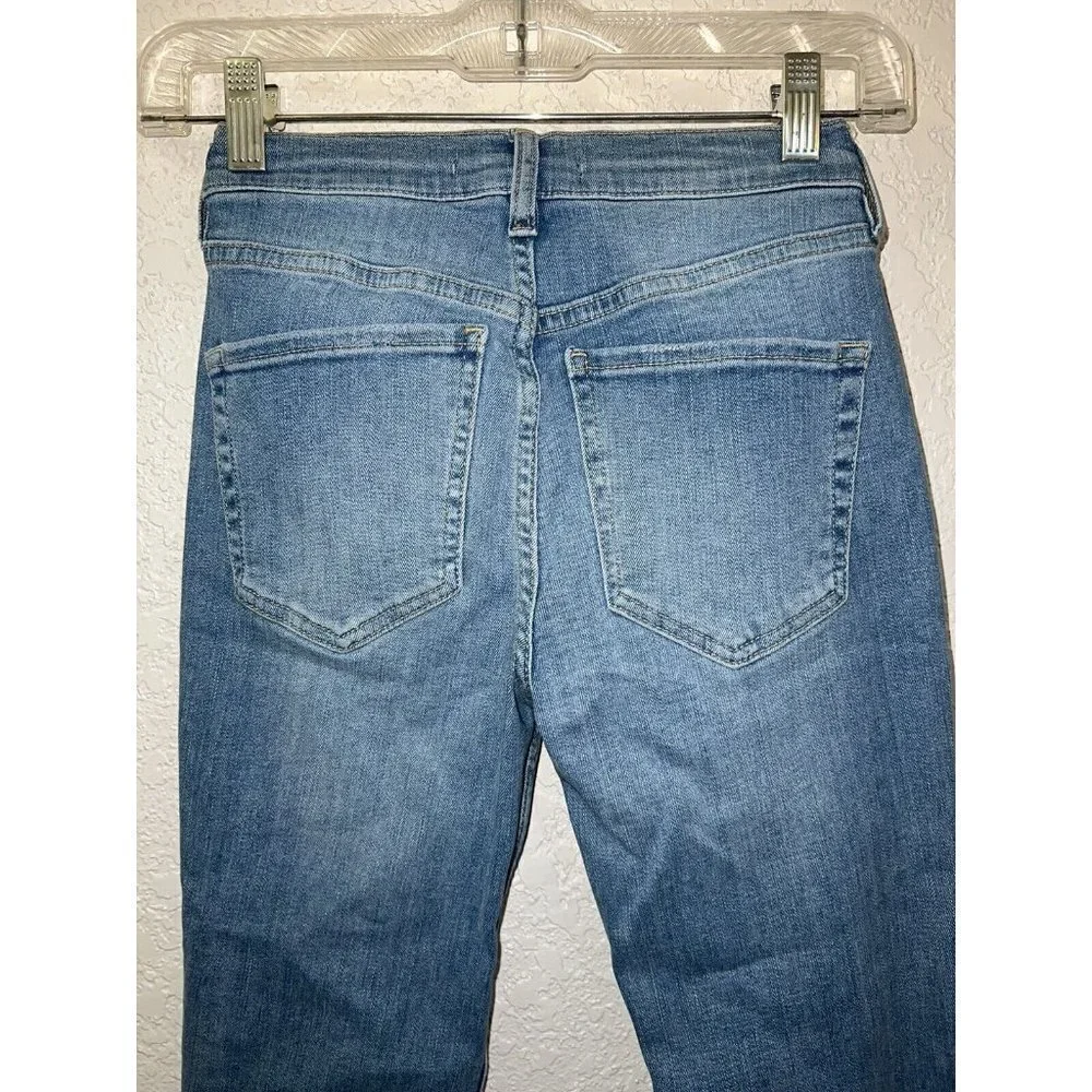 𝅺FREE People Denim Jeans Light Wash Raw shred Hem Distressed 25” (M)